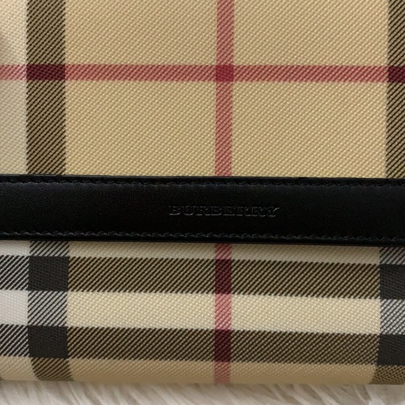 Burberry - Picture 9 of 9